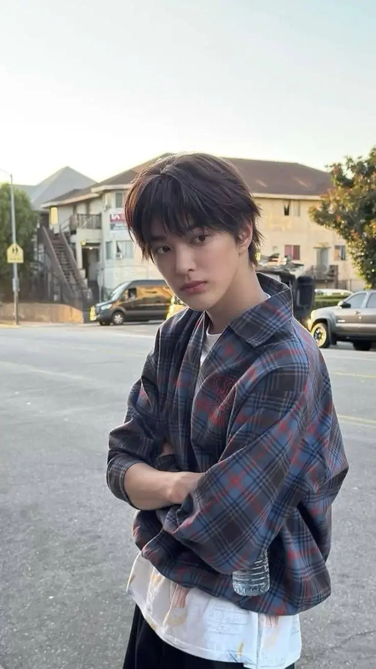 ai character: Ahn Keonho background