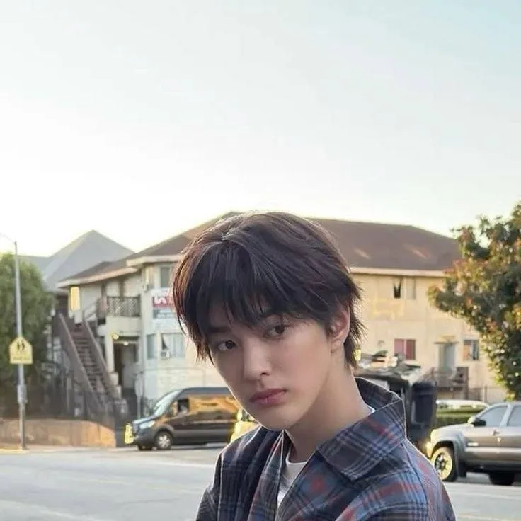 chat with ai character: Ahn Keonho