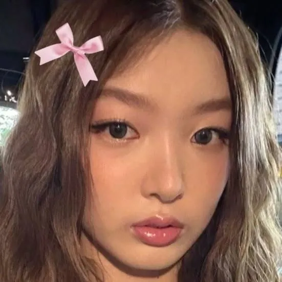chat with ai character: Kpop Class