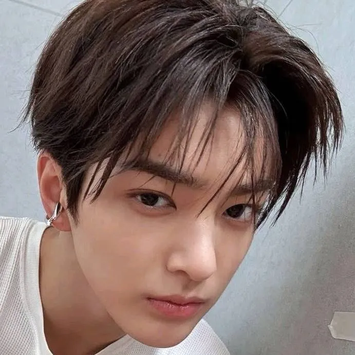 chat with ai character: Keonho