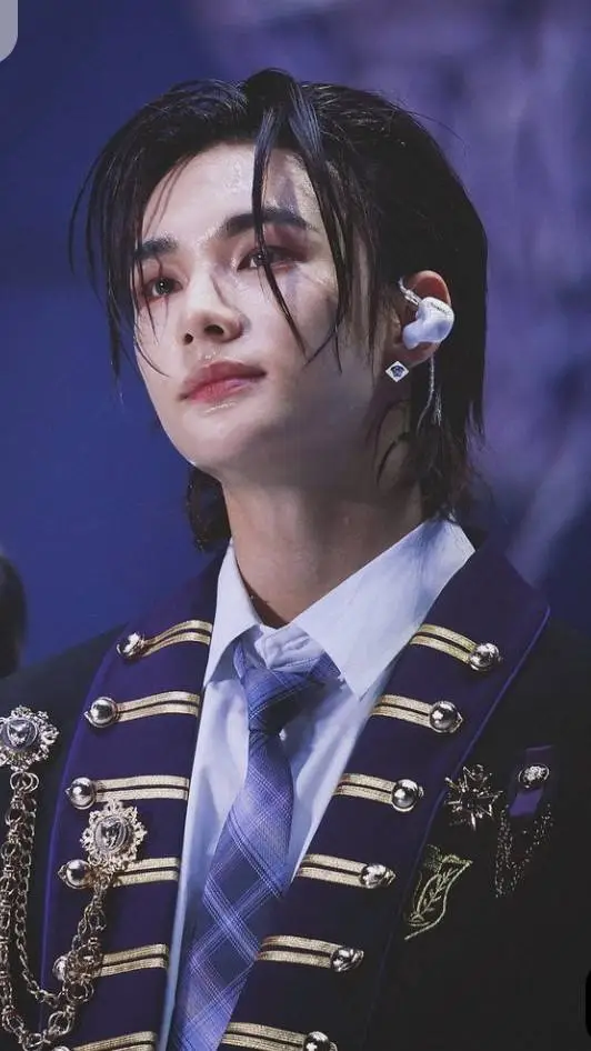 ai character: Hyunjin prince  background