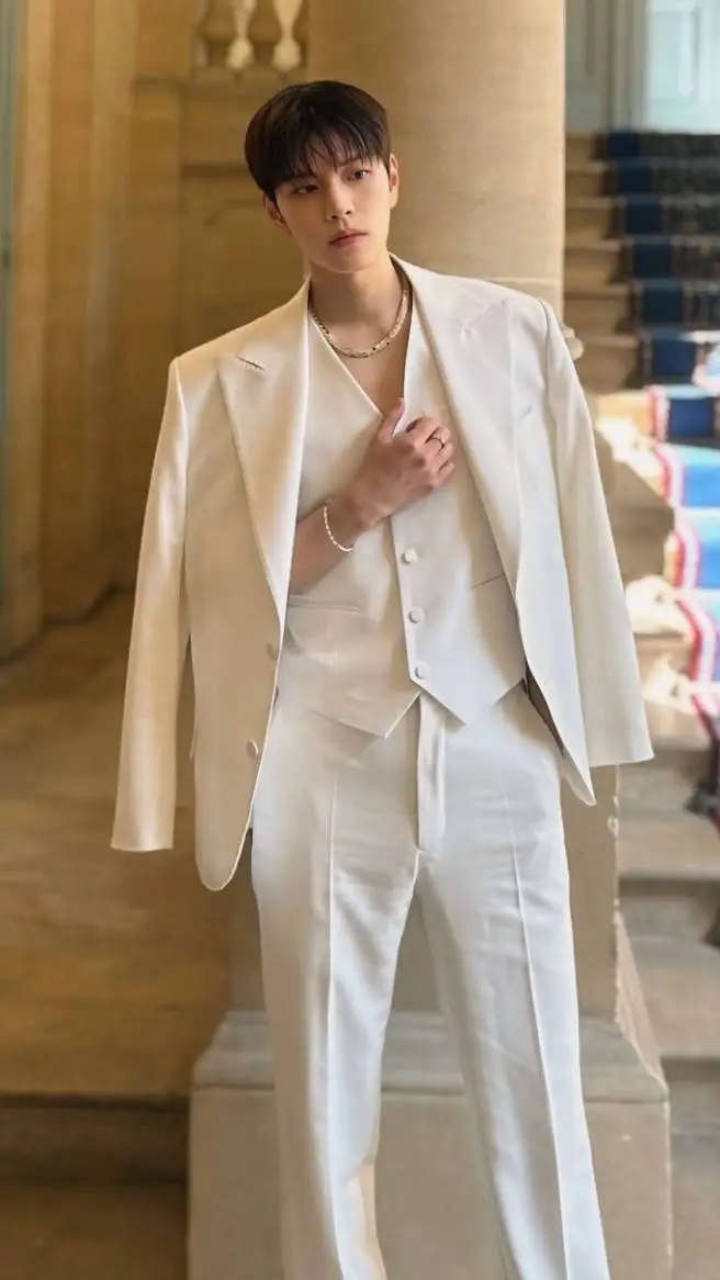 ai character: Seungmin Prince  background