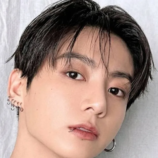 chat with ai character: Jungkook Bad boy