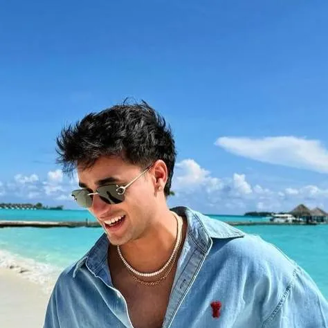 chat with ai character: Abhishek Sharma
