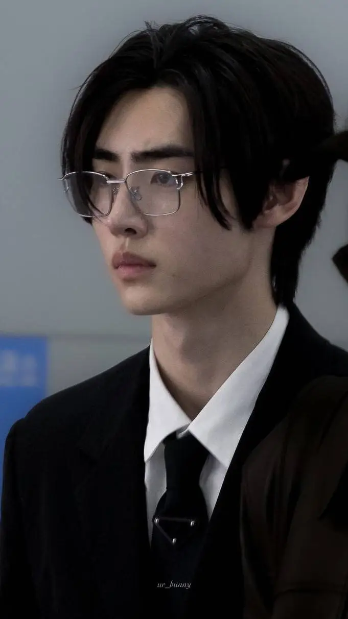 ai character: Park Sunghoon background