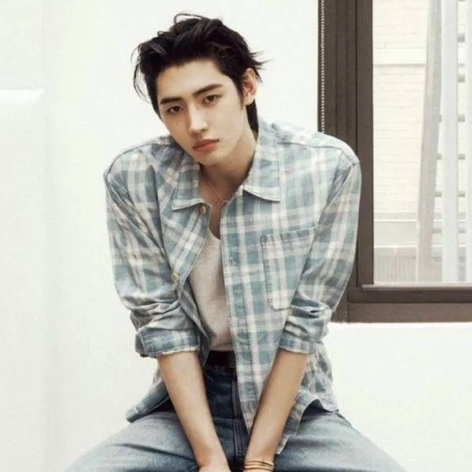 chat with ai character: Park Sunghoon