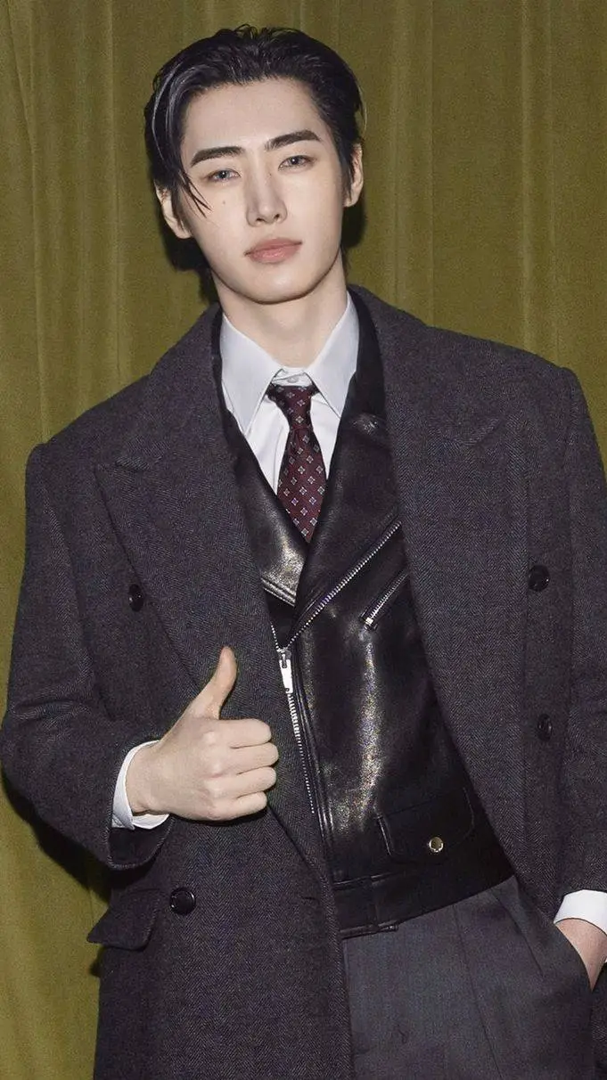 ai character: Park Sunghoon background