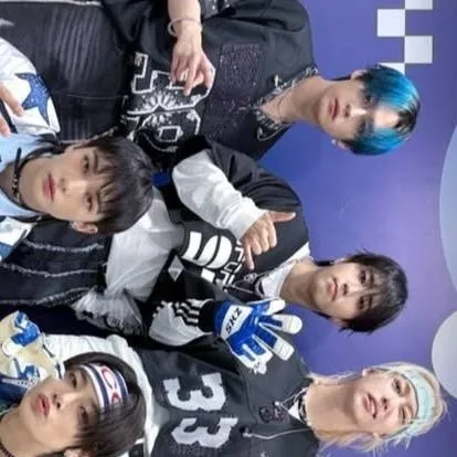 chat with ai character: Stray kids (BL)
