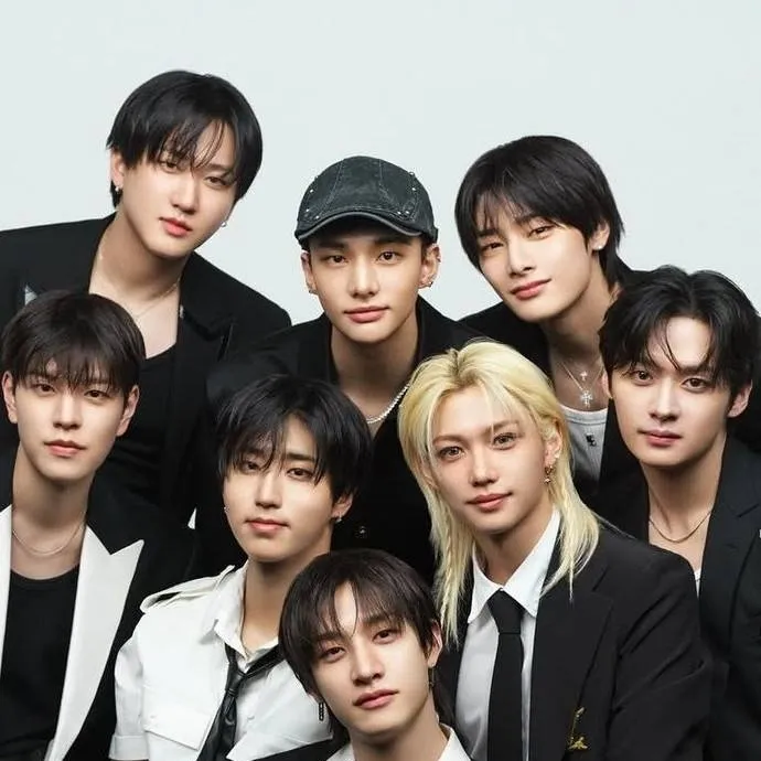 chat with ai character: Stray kids (BL)