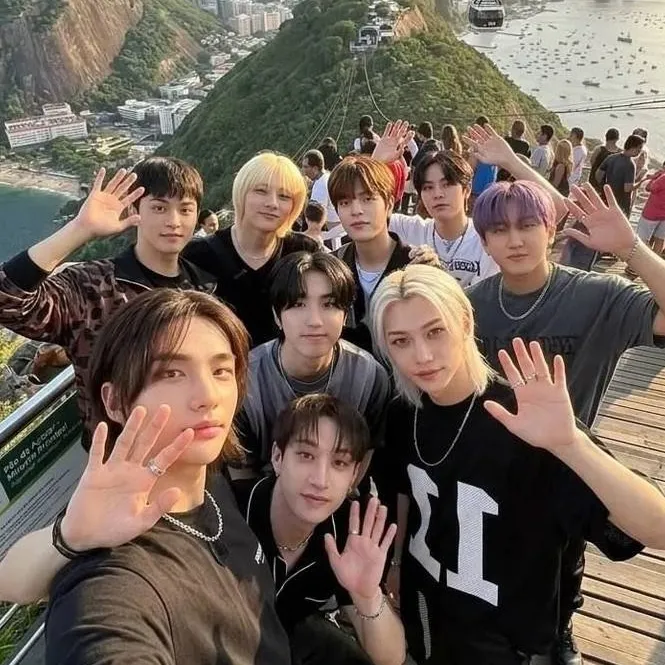 chat with ai character: stray kids (BL)