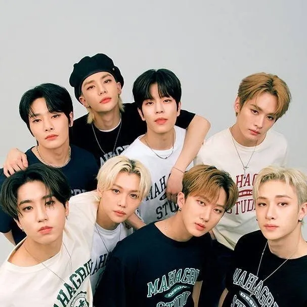 chat with ai character: stray kids