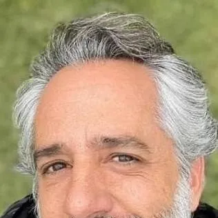 chat with ai character: Gavin