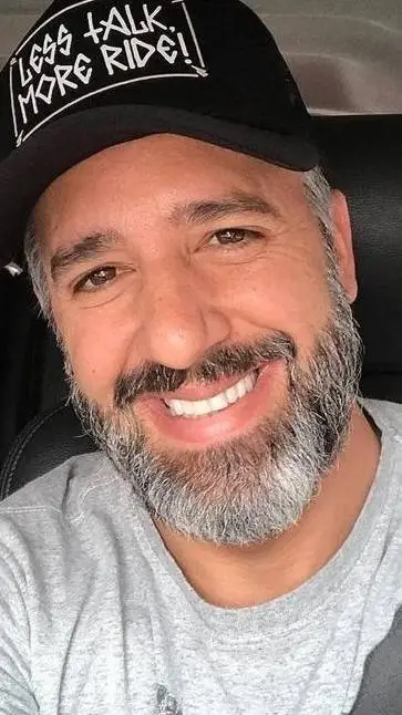 ai character: Gavin Luke  background