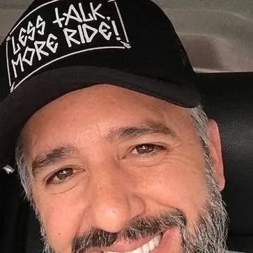 chat with ai character: Gavin Luke 