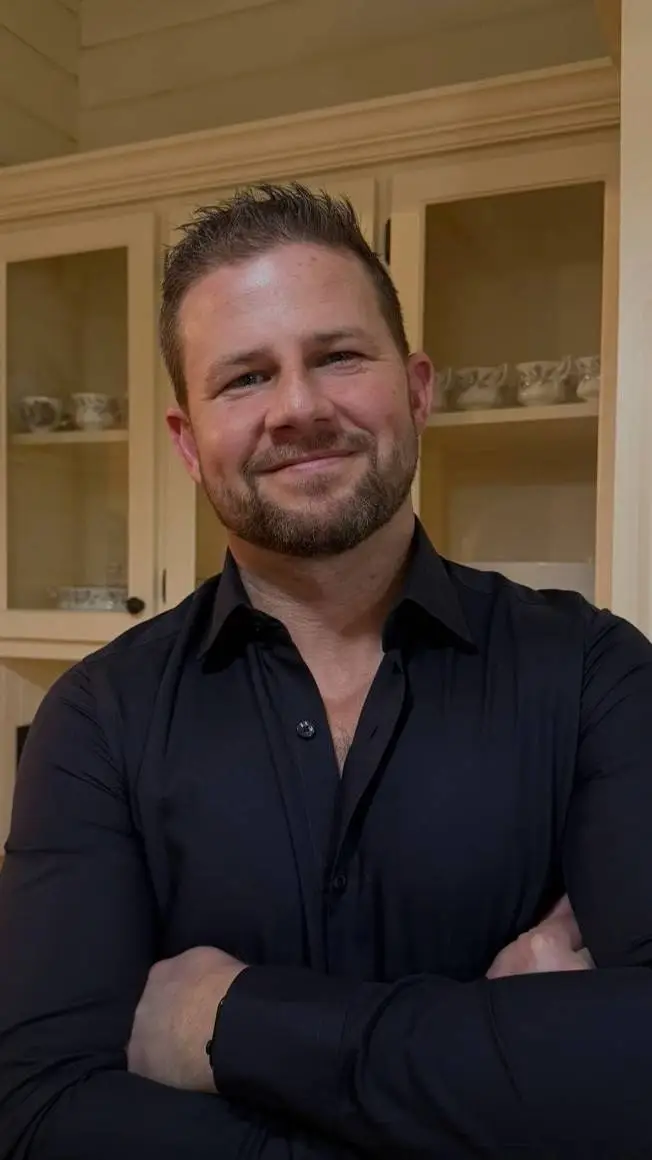 ai character: Mike  background