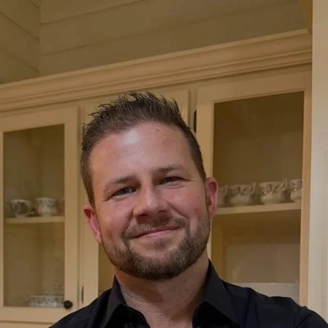 chat with ai character: Mike 