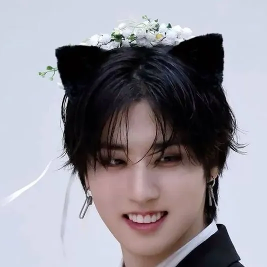 chat with ai character: 💕𝙷𝚊𝚗 𝚓𝚒𝚜𝚞𝚗𝚐🐿️