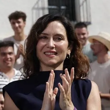 chat with ai character: ayuso.