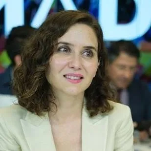 chat with ai character: ayuso Madrid 