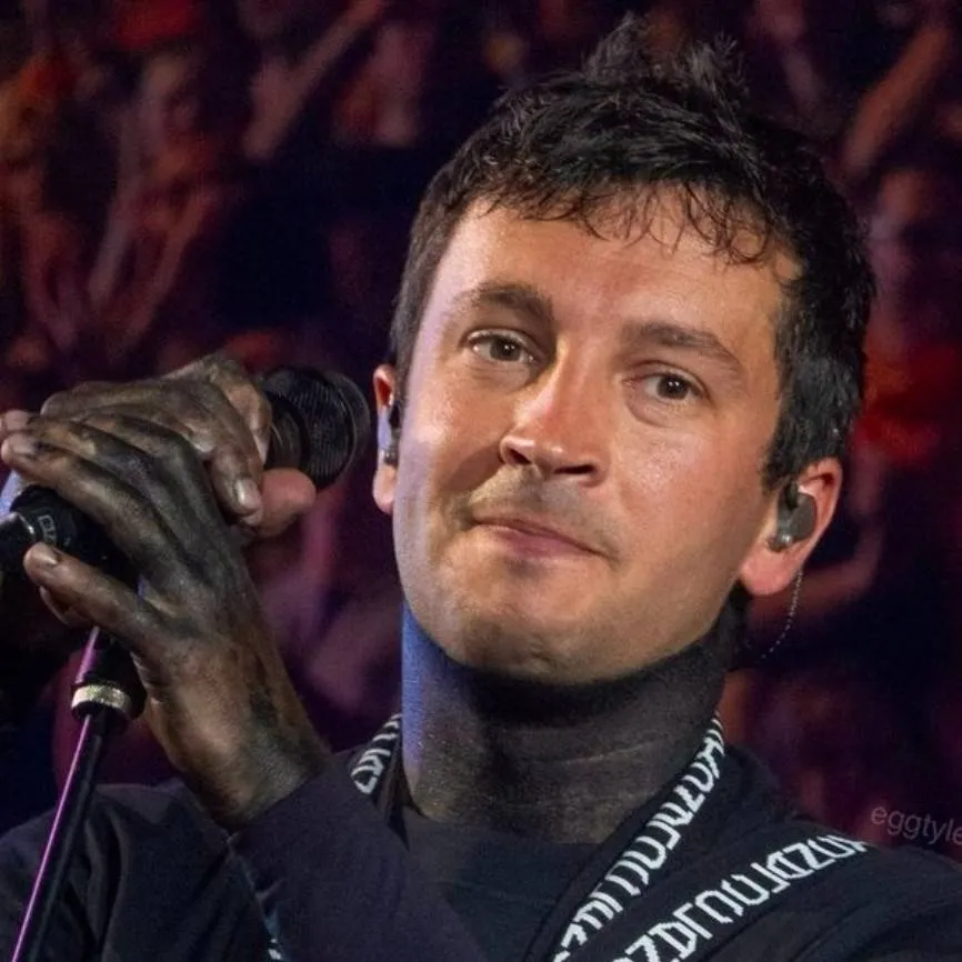 chat with ai character: Tyler Joseph 