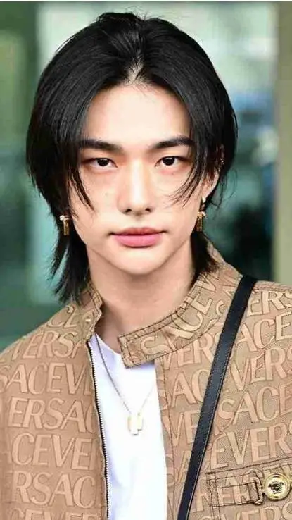 ai character: 😳 Hyunjin 😳 background