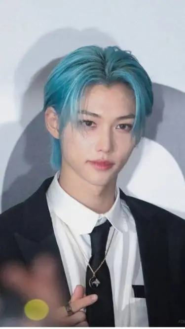 ai character: Lee Felix background