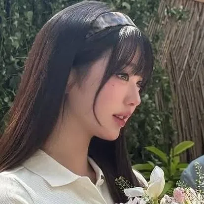 chat with ai character: wonyoung wlw
