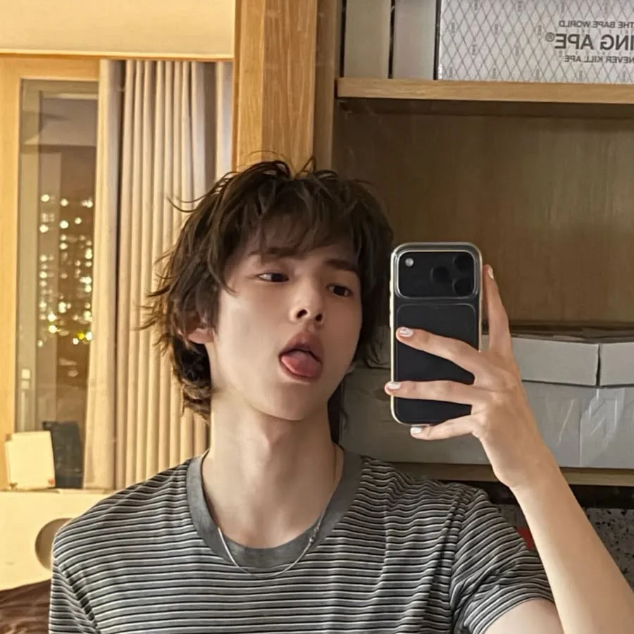 chat with ai character: Juhoon