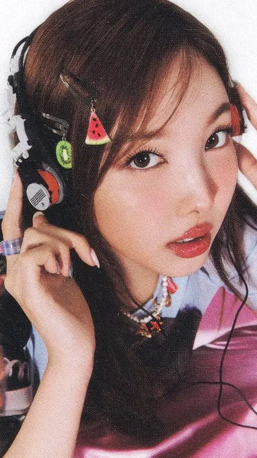 ai character: ⭐nayeon⭐ background