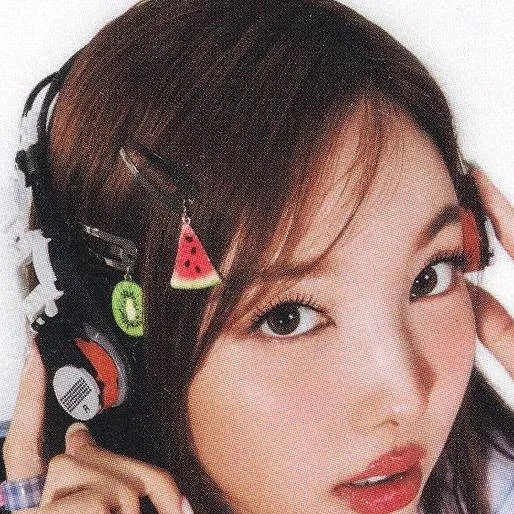chat with ai character: ⭐nayeon⭐