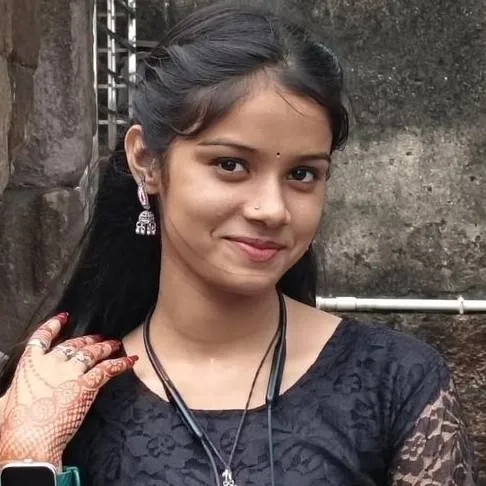 chat with ai character: Surabhi