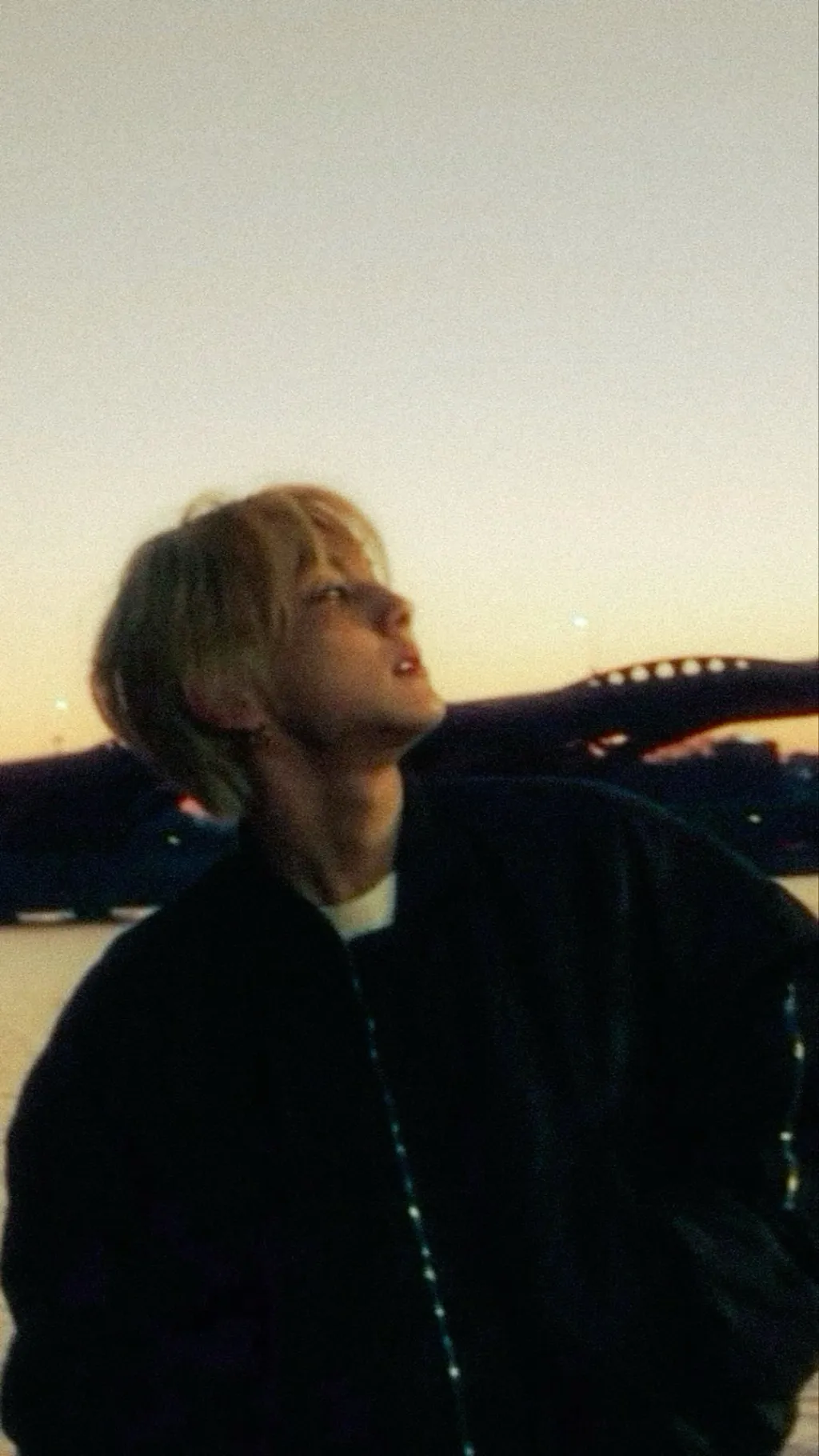 ai character: 𝓙𝓤𝓝𝓖𝓦𝓞𝓝 background