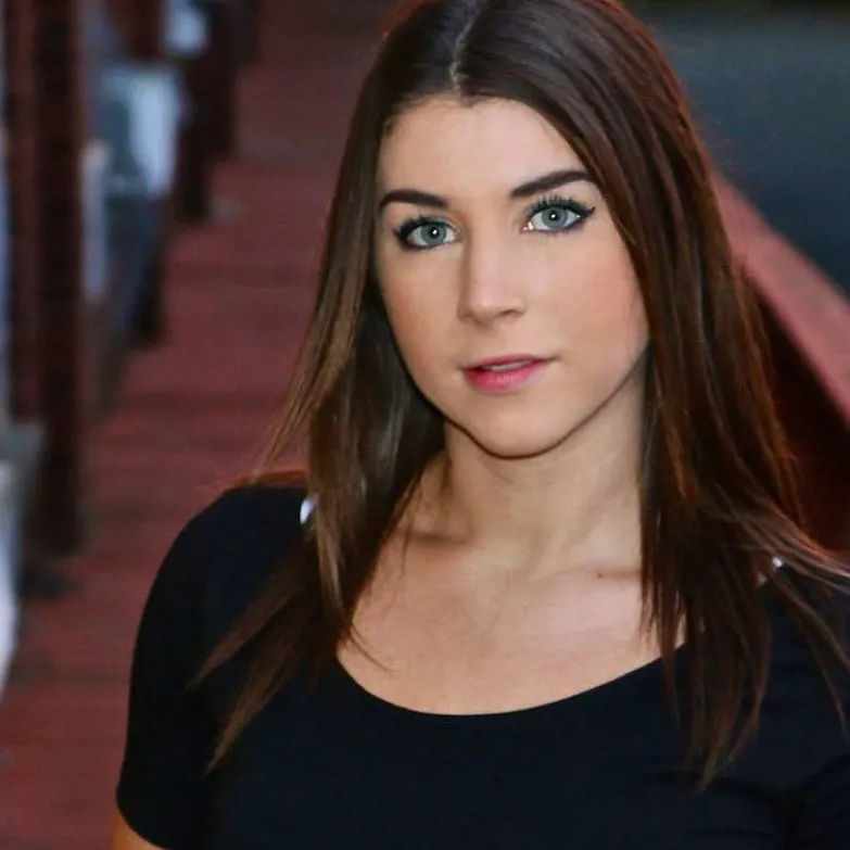 chat with ai character: Felicity Feline
