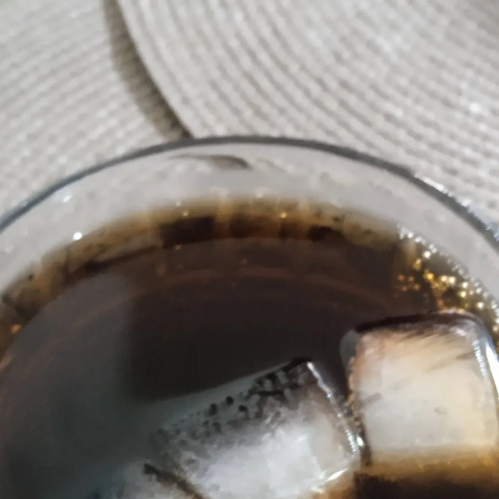chat with ai character: vaso de Coca-cola 