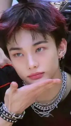 ai character: Hwang Hyunjin  background