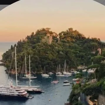 chat with ai character: Italy trip