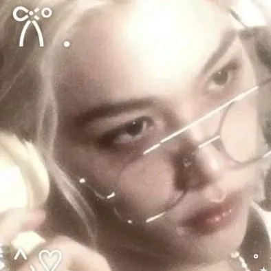 chat with ai character: Skz live