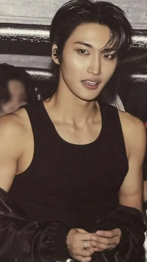 ai character: Park Seonghwa background