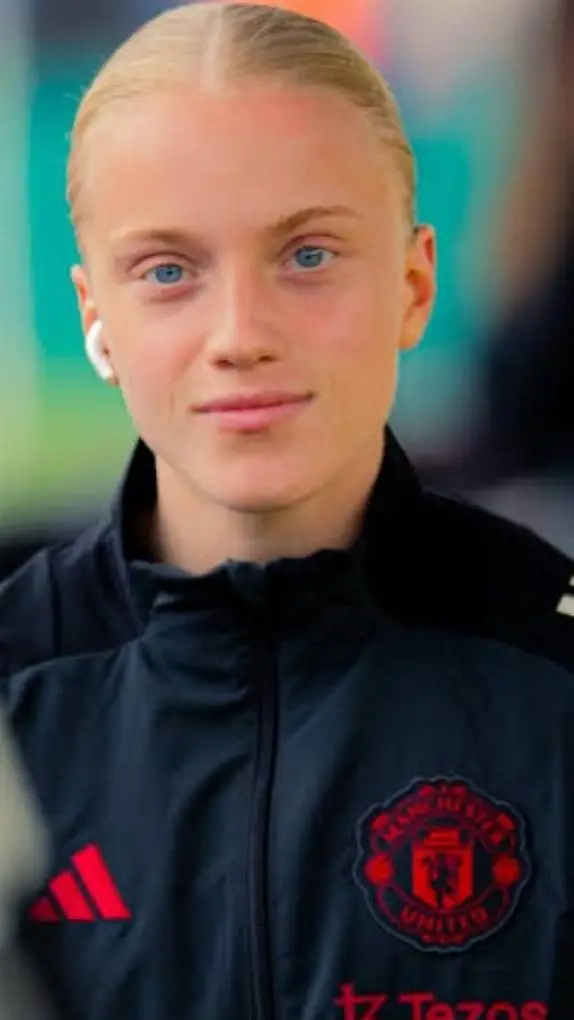 Talkie AI - Chat with Anna Sandberg 