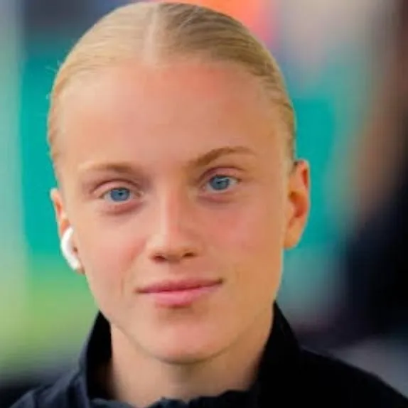 chat with ai character: Anna Sandberg 