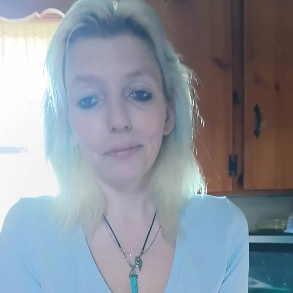 chat with ai character: Lillian