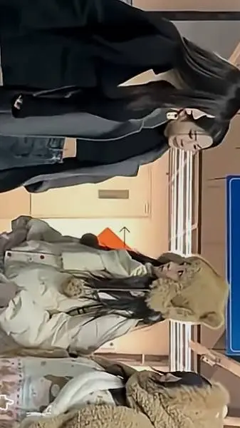 ai character: tus novias  background