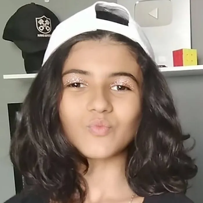 chat with ai character: a gabinha show 