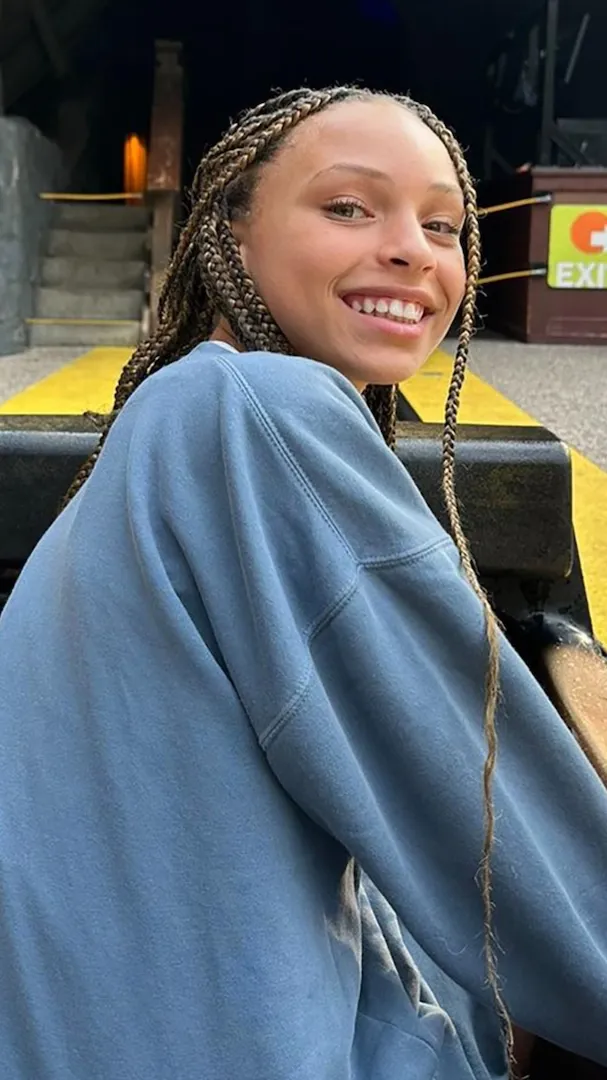 ai character: Riley curry  background