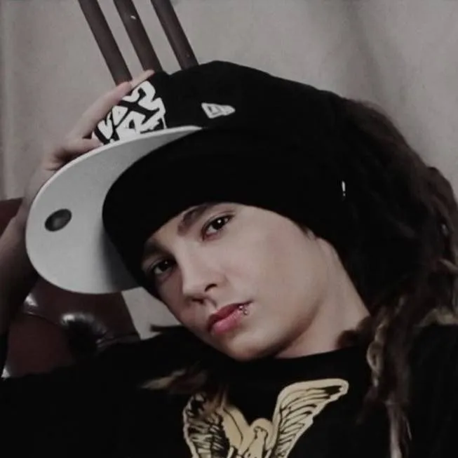 chat with ai character: tom kaulitz 