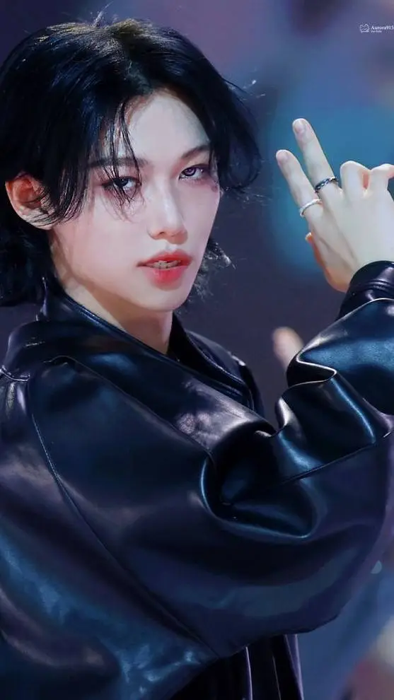 ai character: 🌟lee felix🌟 background