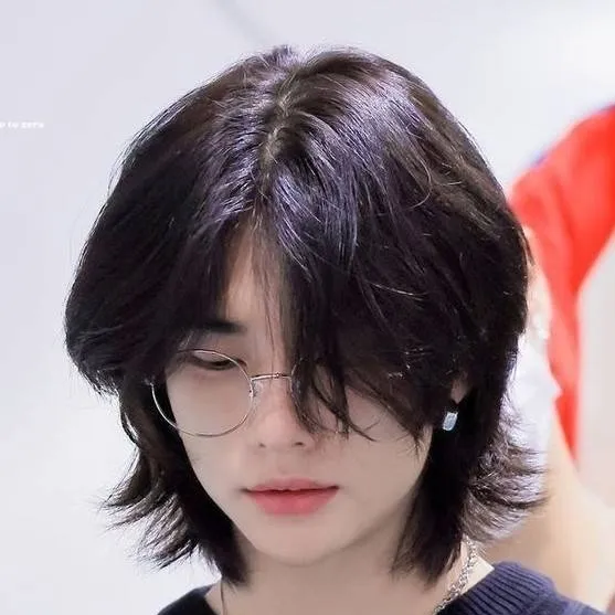 chat with ai character: 💓Hyunjin💓