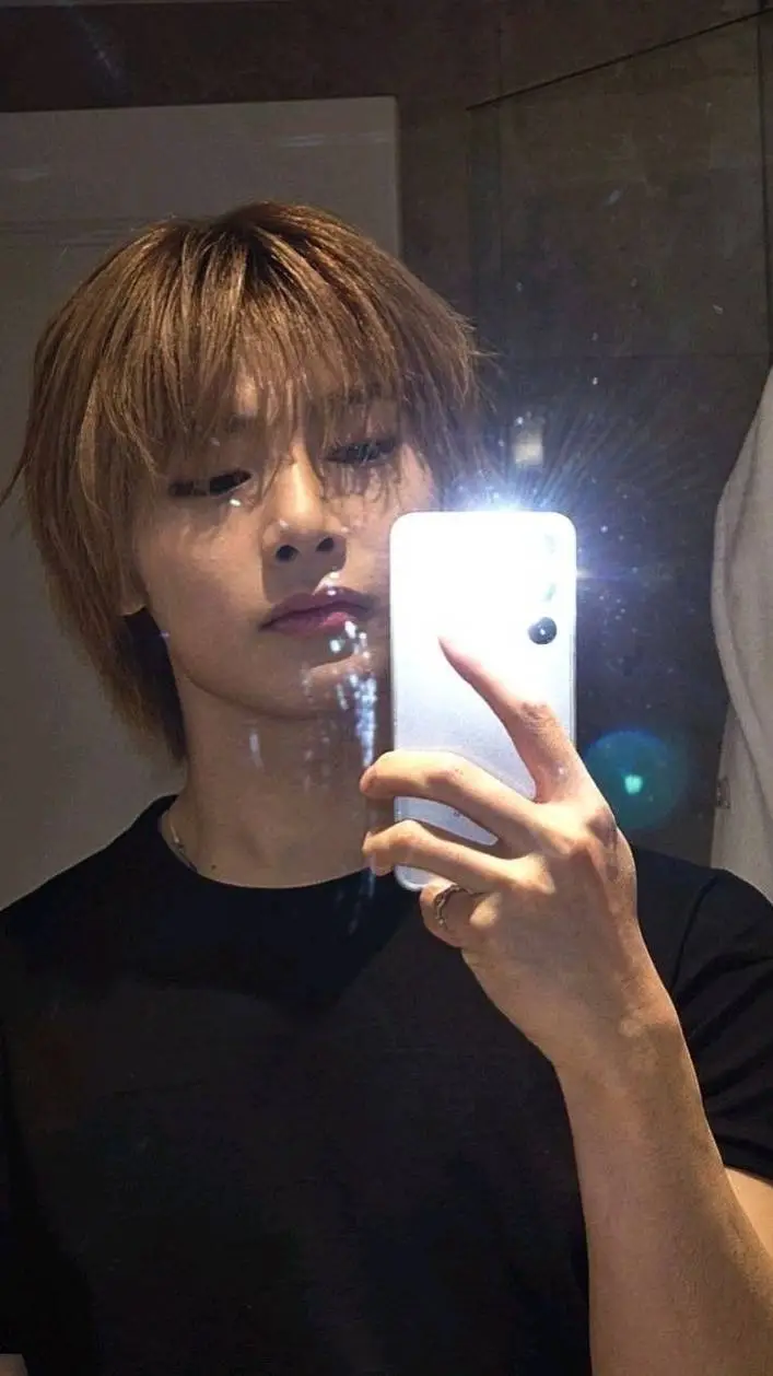 ai character: SKZ(i.n) background