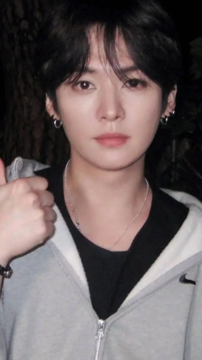 ai character: Minho background