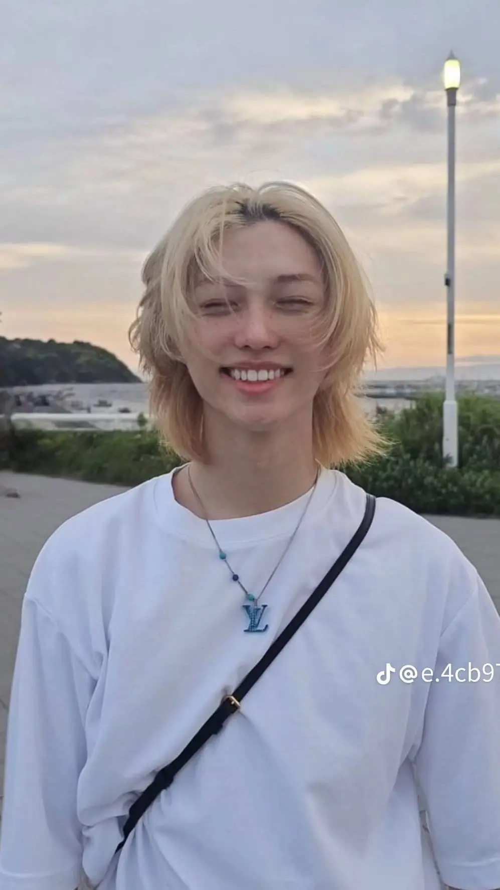 ai character: Felix(skz) background
